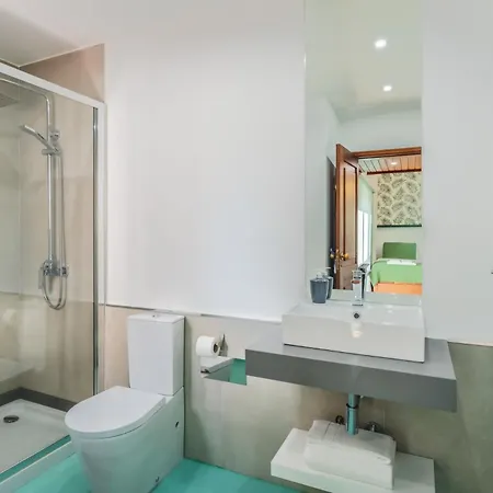 Besmart Suites With Private Wc By Home Sweet Home Aveiro ゲストハウス