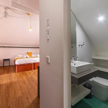 Guest house Besmart Suites With Private Wc By Home Sweet Home Aveiro