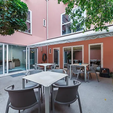 Guest house Besmart Suites With Private Wc By Home Sweet Home Aveiro Aveiro